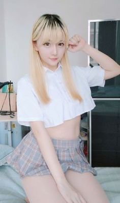 卡芙卡被扒开腿狂动漫